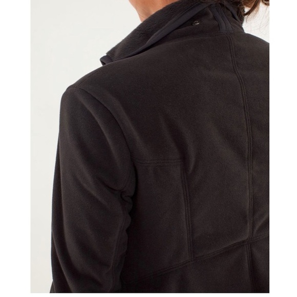 Lululemon Presence of Mind Wrap - Picture 10 of 13